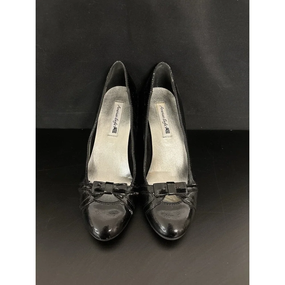 Womens Vintage Black American Eagle Heels size 5 some scuffs on heel